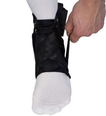 Knöchelbandage mit Riemen Schritt 2
