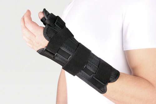 Pflege und Wartung einer Handgelenkbandage
