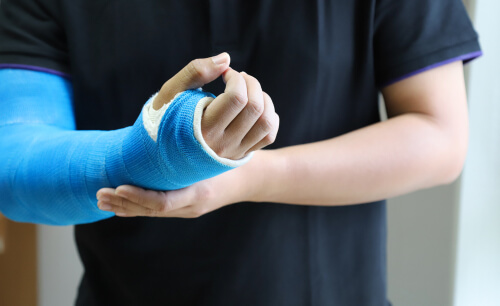 tipps schlafen gebrochenen handgelenk
