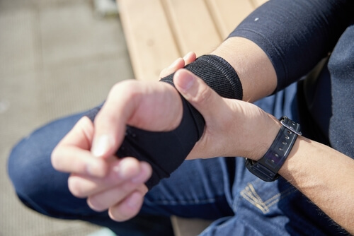 wozu dient die schiene in einer handgelenkbandage